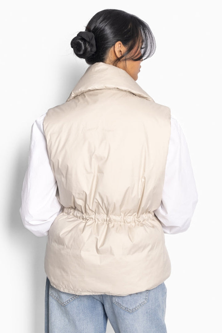Hest Veda Down Gilet Vest Summer Sand 2510200171 - Lonah Boutique Westbourne