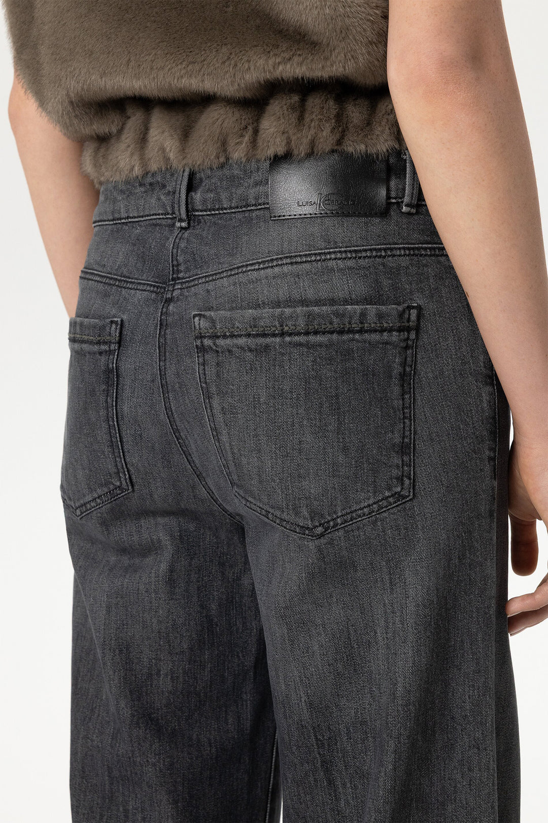 Luisa Cerano Black Bootcut Jeans 648947/4500 0001, back pocket and waistband detail