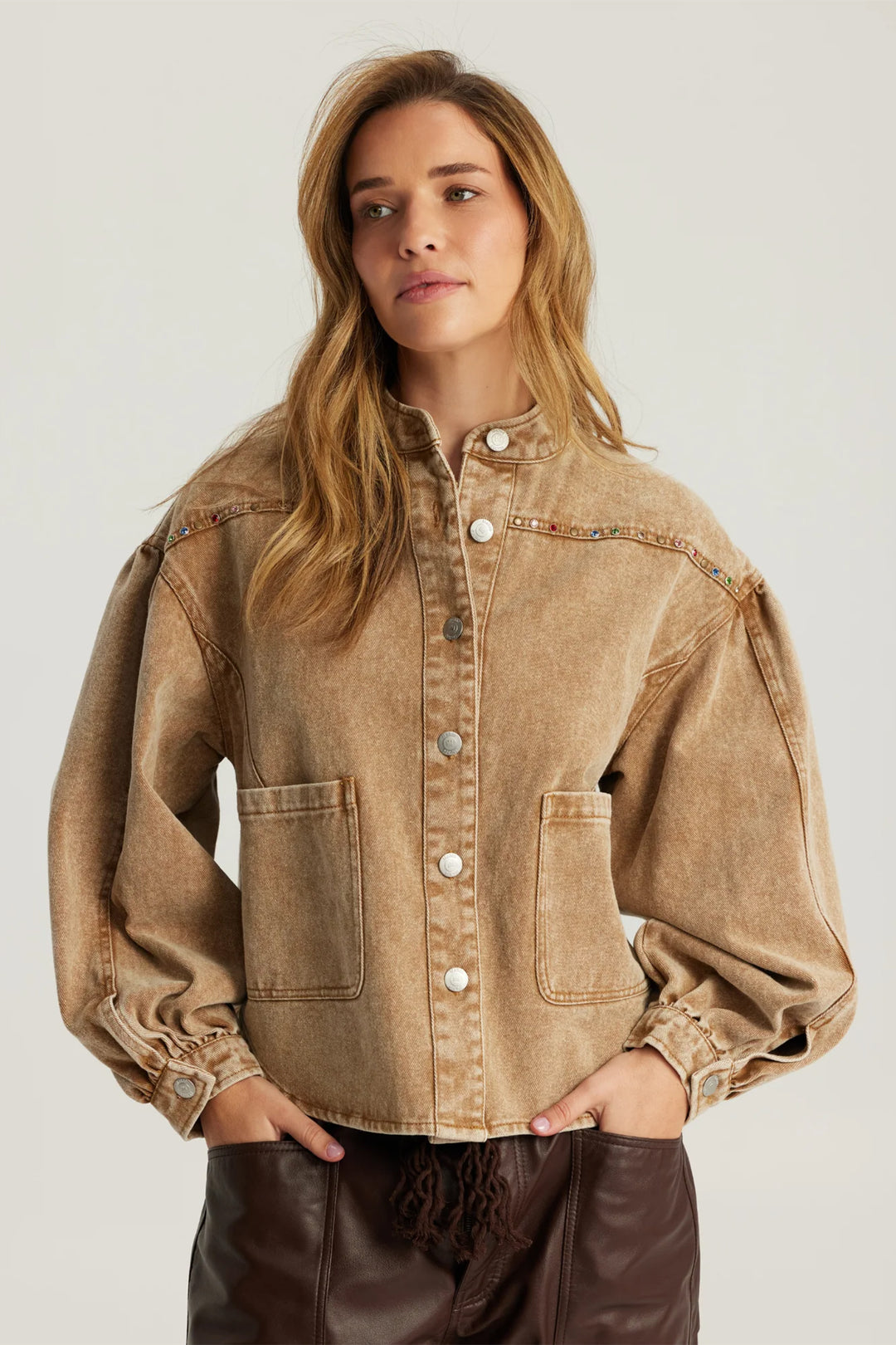 Me369 Roux Mustard Brown Drill Rivet Jacket 226L50416577, front close-up worn