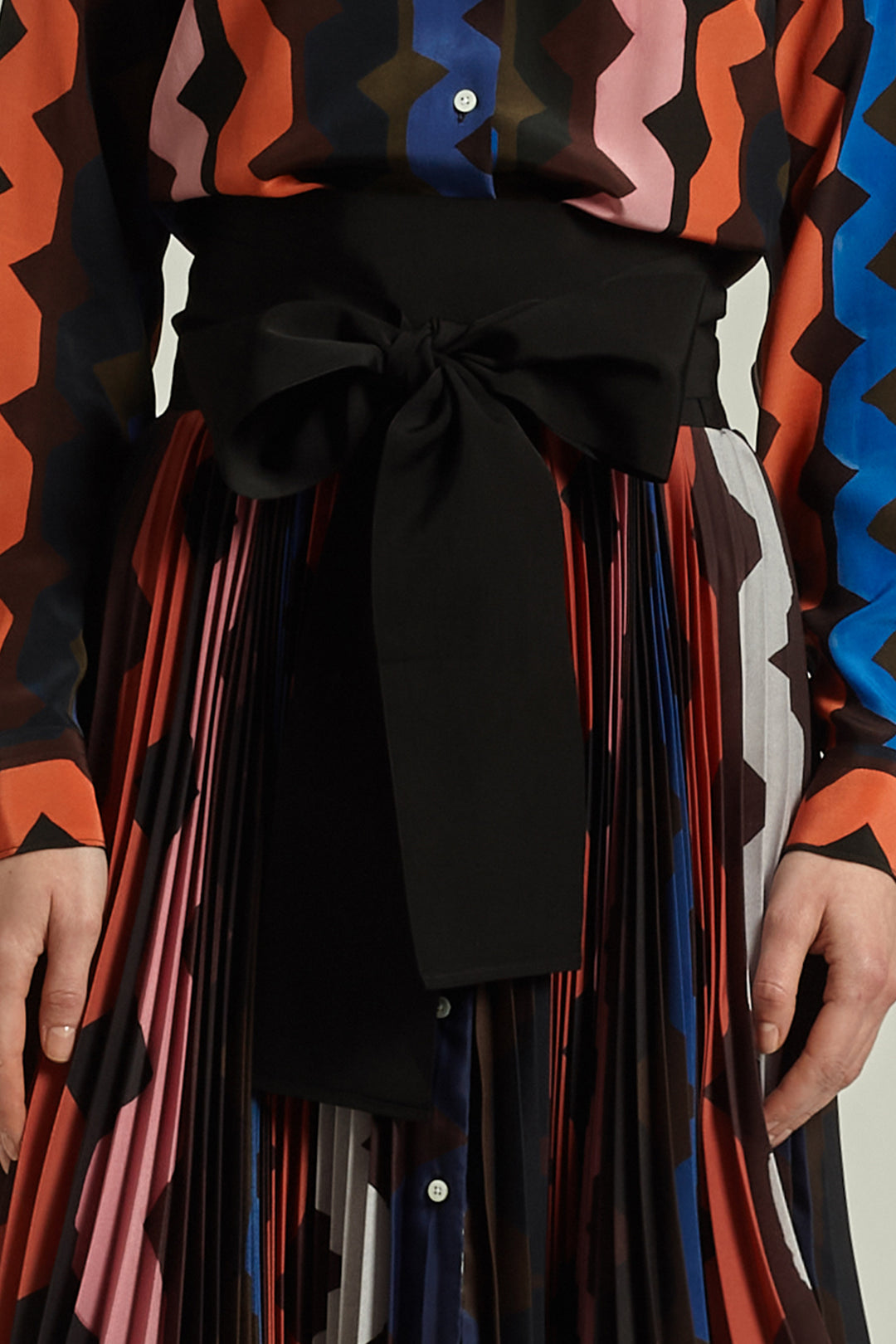 Colorful dress with a black belt and patterned sleeves