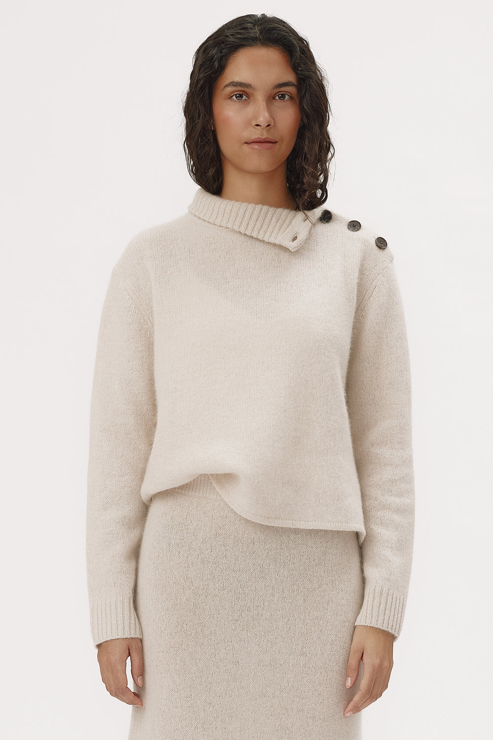 Six Ames Cilia Oatmeal Beige Jumper 72364 C3820, styled on model close crop