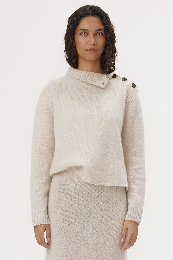 Six Ames Cilia Oatmeal Beige Jumper 72364 C3820, styled on model close crop