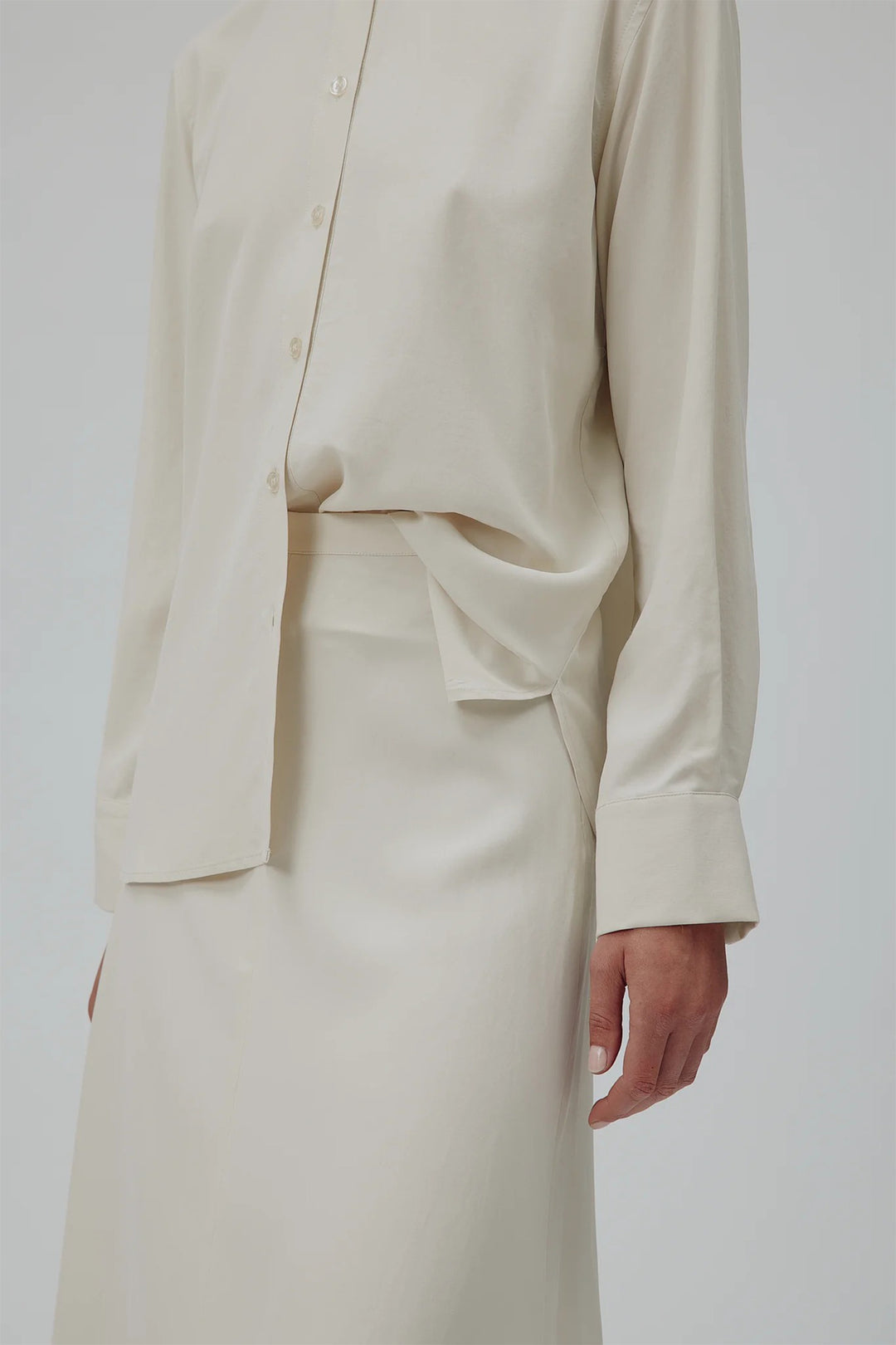 Six Ames Henrietta Turtledove Ivory Silk Midi Skirt 72263