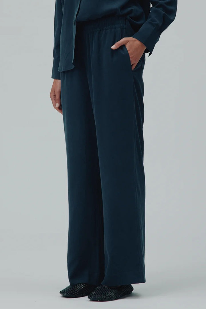 Six Ames Lottie 72249 Night Sky Navy Silk Striaght Trousers C7090