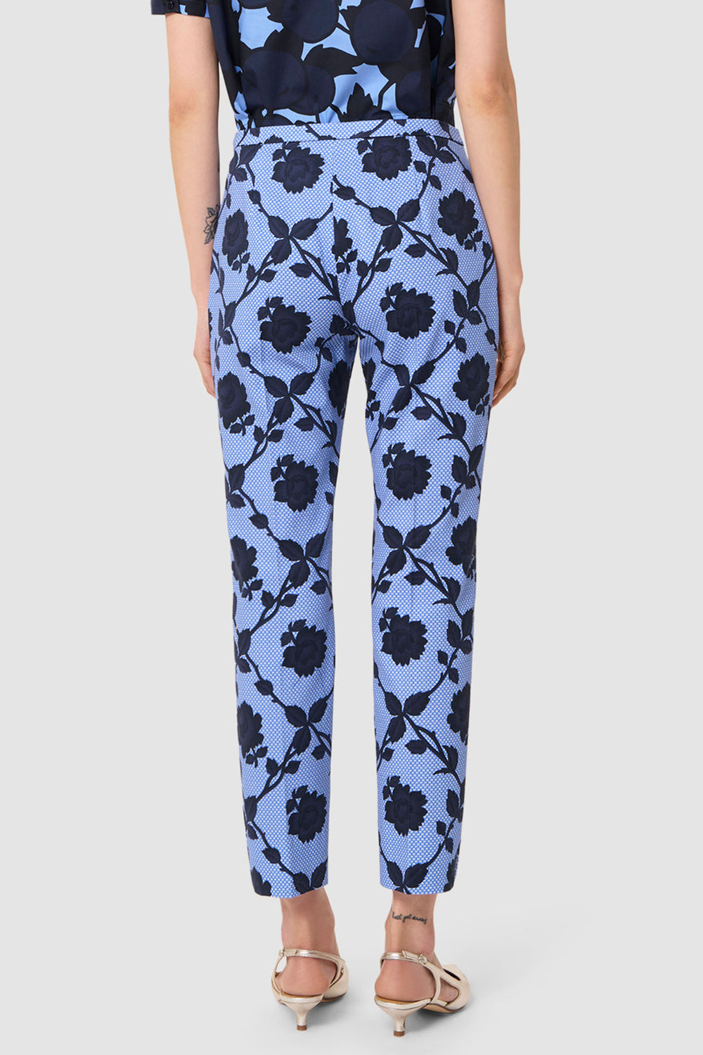 Tara Jarmon Pablo Rose Garden Pattern Tapered 7/8 Cut Trousers TVPAN04TV312 - Lonah Boutique Westbourne