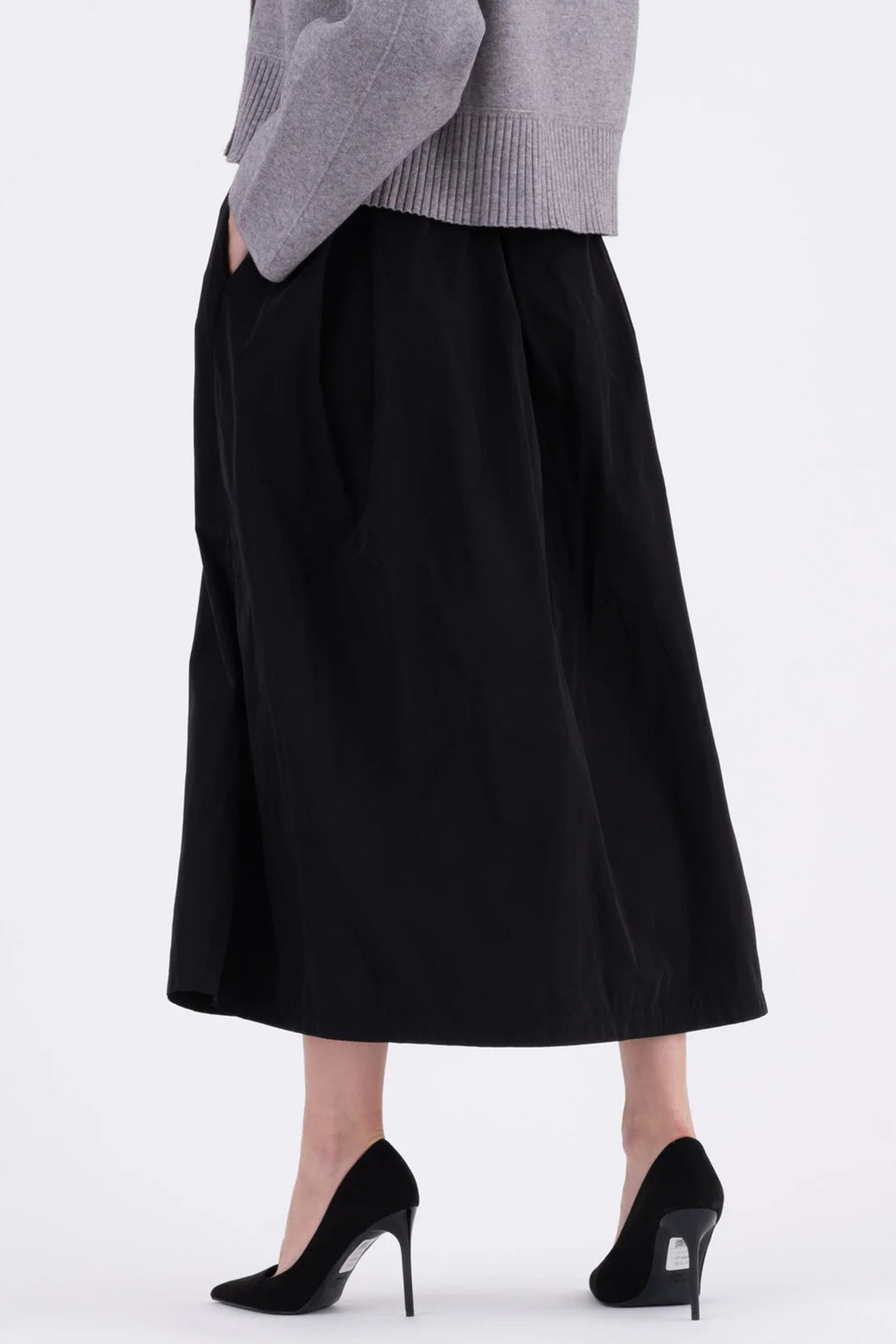 Vicario Cinque Gorizia 061I Black Taffeta High Waisted Midi Skirt
