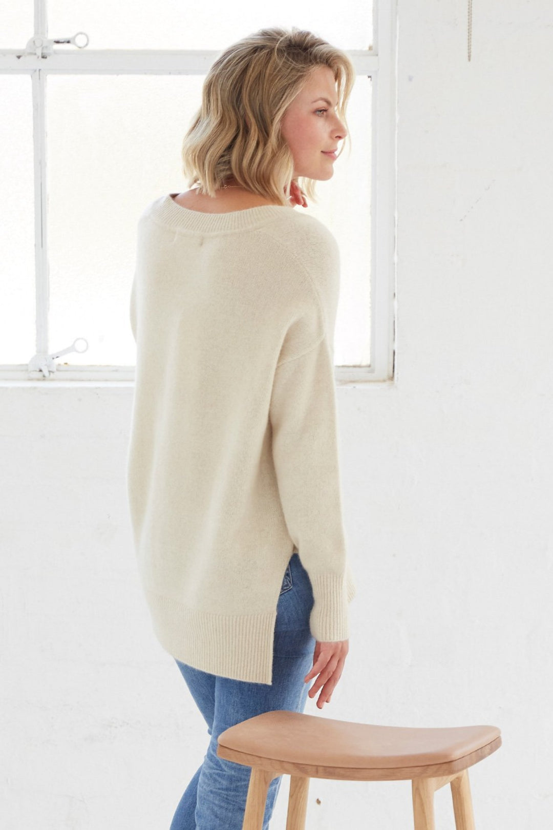 Mia Fratino 18601 Slouch Ecru V Neck Sweaters