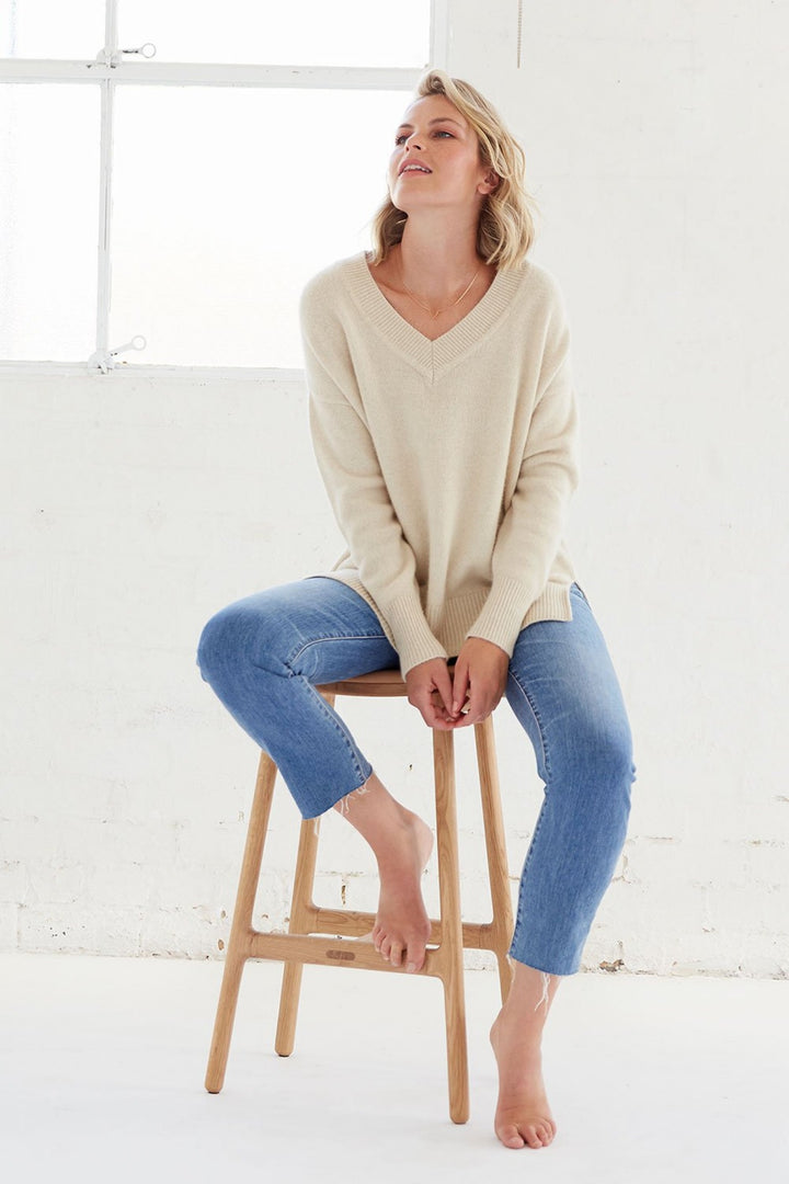 Mia Fratino 18601 Slouch Ecru V Neck Sweaters