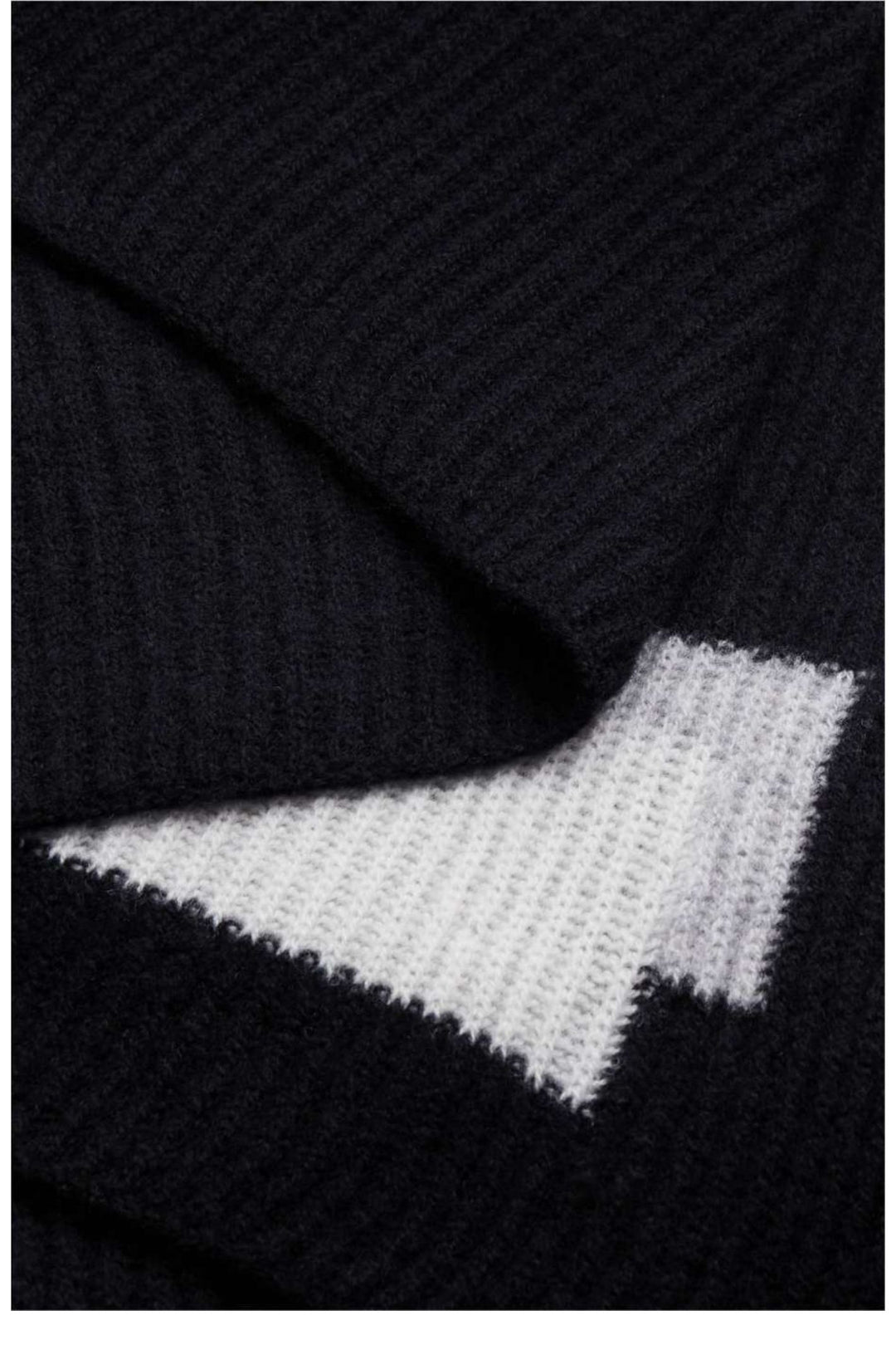 Delicate Love New Cesar Scarf Black