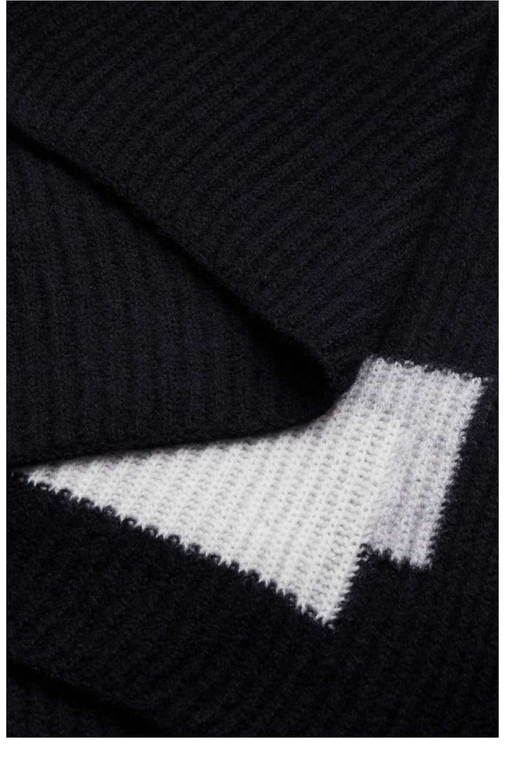 Delicate Love New Cesar Scarf Black
