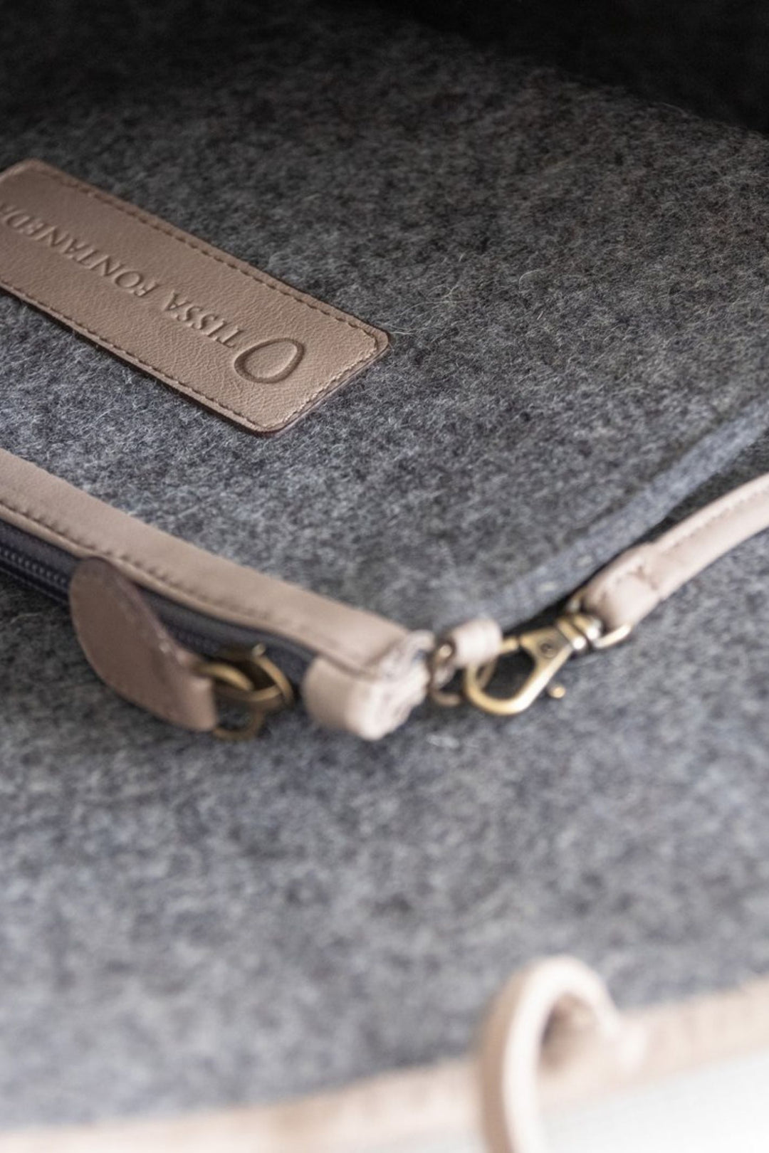 Tissa Fontaneda B108F Alegria Felt Bag Grey