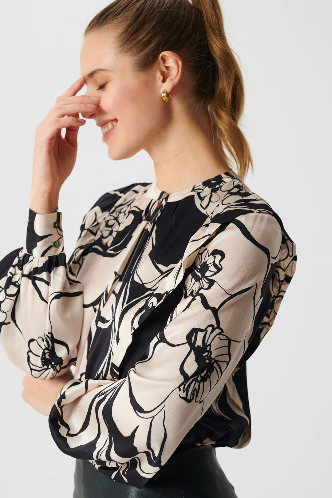 Dea Kubidal Evelyn 09-1022-5596 Black Big Floral Coal Blouse - Lonah Boutique